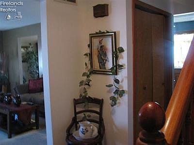 4th image of 33 Melissa Dr