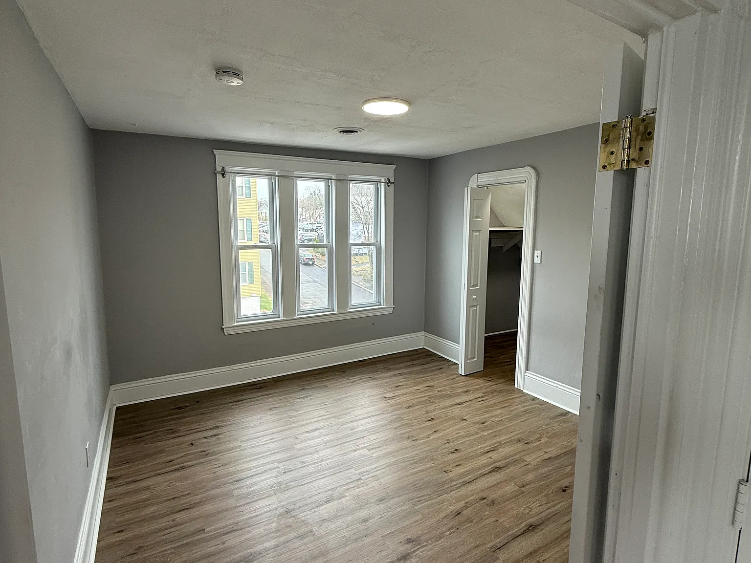 3 bed, 1200 sqft, $2,200 — Photo 2