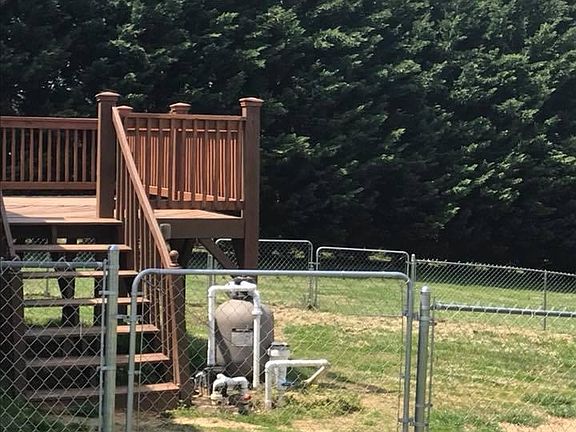 3rd image of 330 Haymore Dr