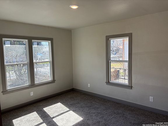 5th image of 1303 FENFIELD AVE