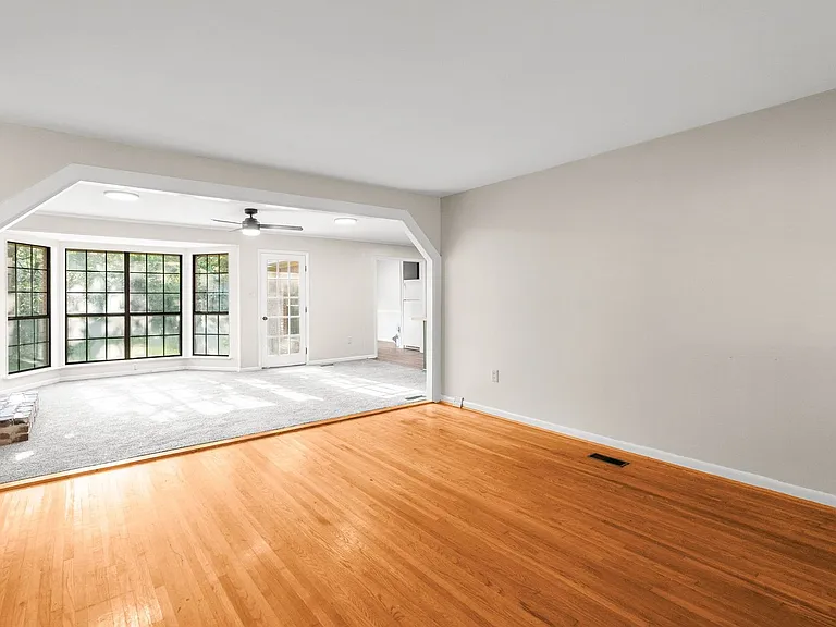 602 W Devon Ave — Photo 12