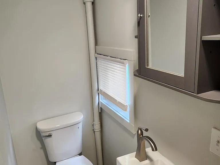 327 E Scull St — Photo 30