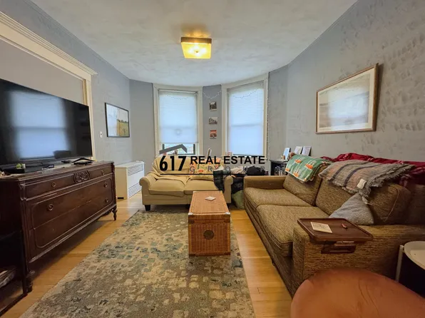 30 Claflin Rd, Brookline, MA 02445