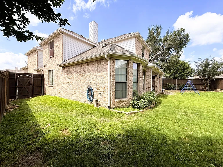 2489 Yuma Dr — Photo 32