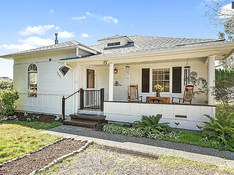 1865 Bayview Ave — Photo 1