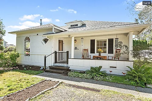 1865 Bayview Ave Photo 1