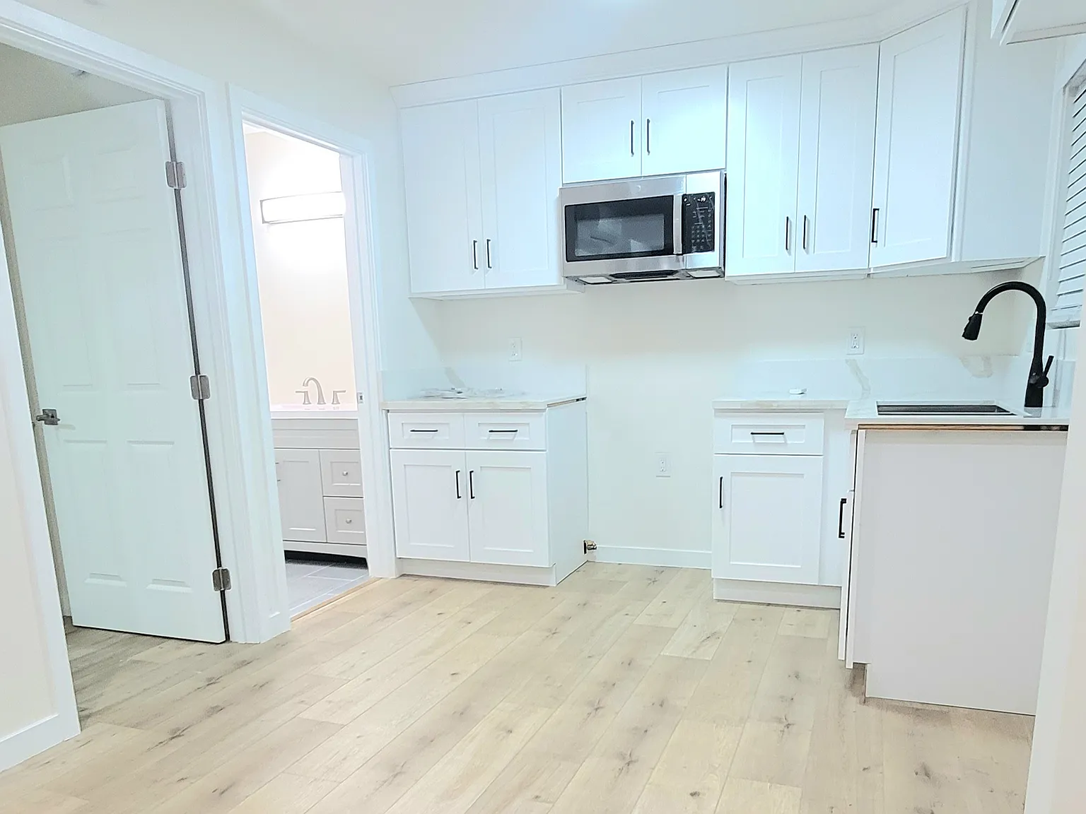 1 bed, 440 sqft, $1,900 — Photo 3