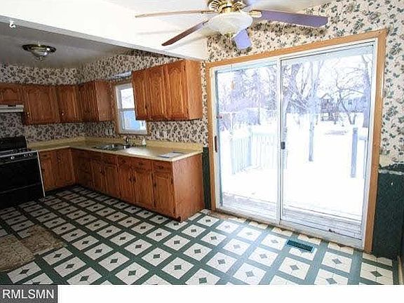 5th image of 861 Moore Lake Drive W