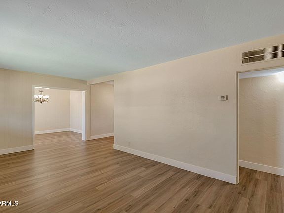 3rd image of 3101 E OAK Street
