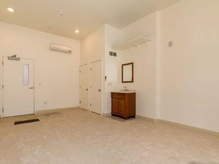 4645 Broadway St #B3 — Photo 15