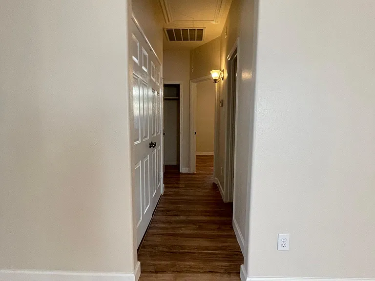 2313 Cantabria Ln — Photo 11