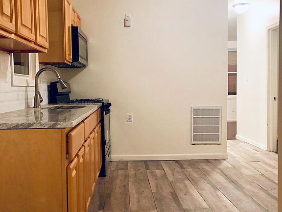 4th image of 241 W End Ave