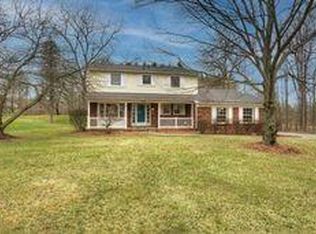 22510 Clarkshire Dr, South Lyon, MI 48178