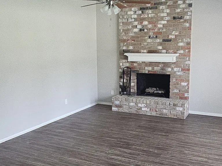 6627 Fallengate Dr — Photo 2