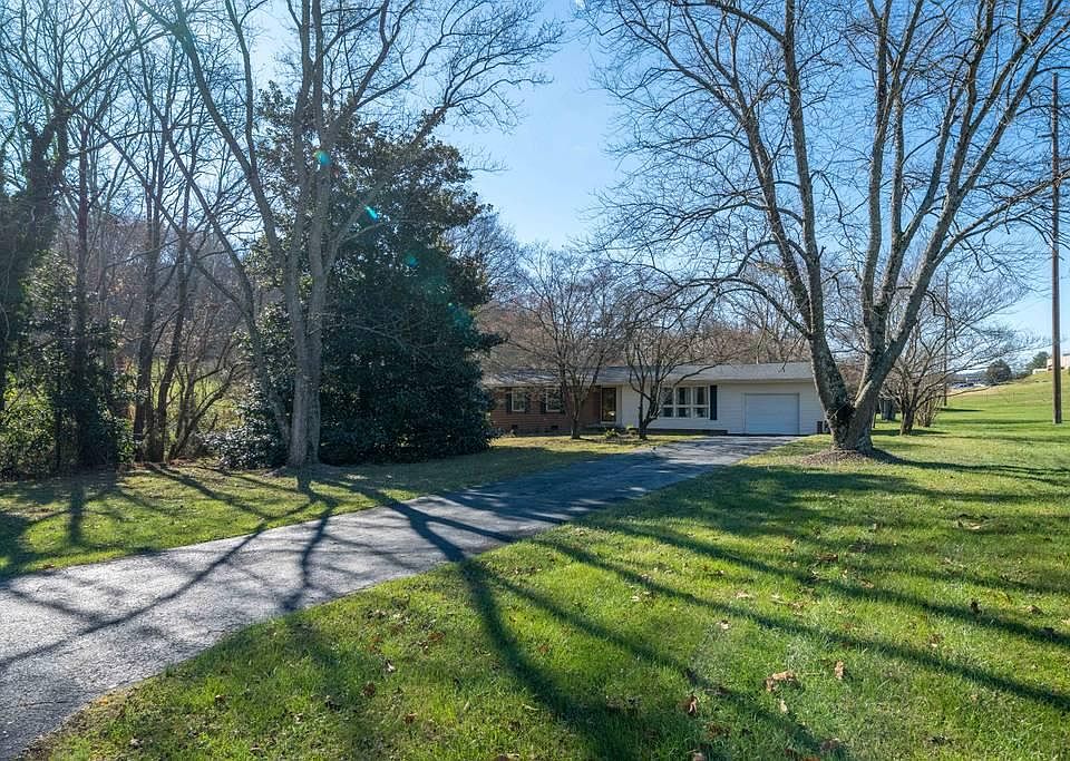 1st image of 301 Westhills Dr