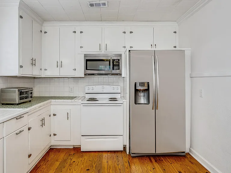 1812 E Avery St — Photo 7