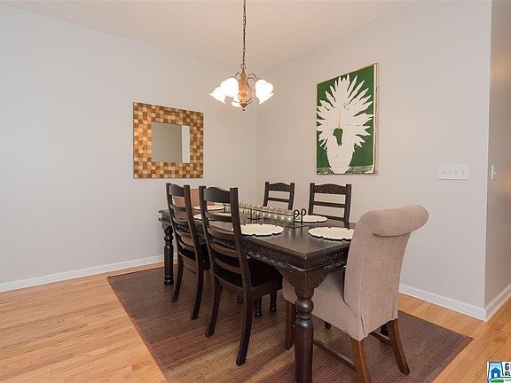 4th image of 1013 Castlemaine Dr