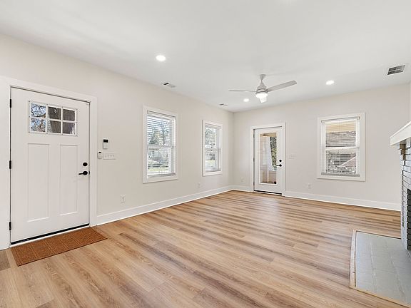 5th image of 925 Cascade Ave SW