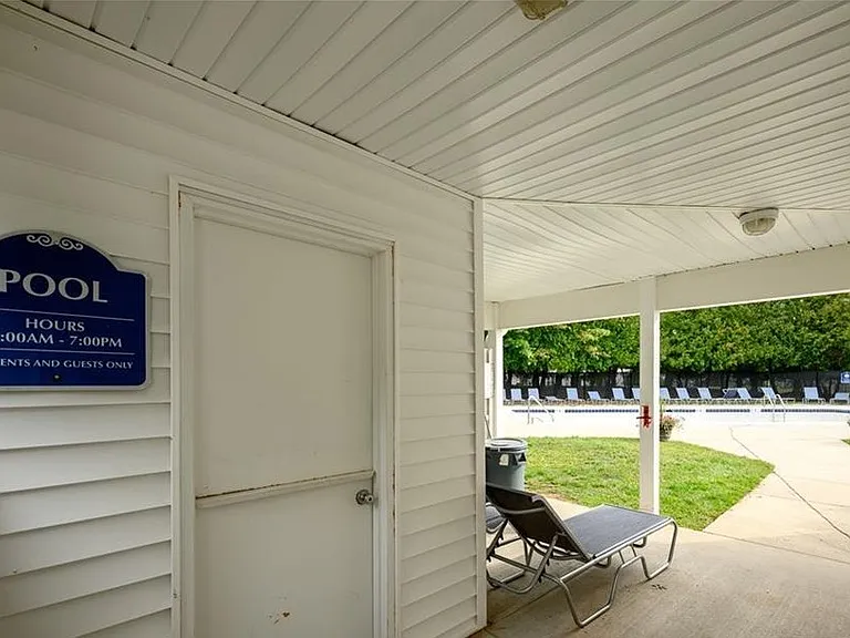 90 Almond Dr — Photo 18