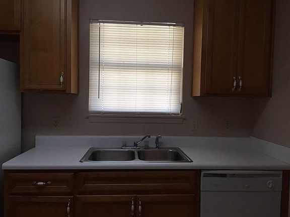 3rd image of 2110 Pecan Ln #A