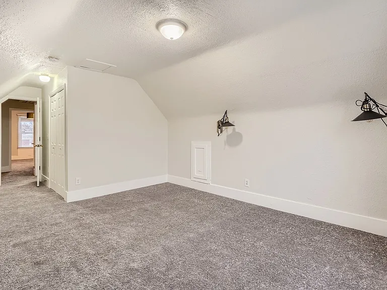 1381 Knox Ct — Photo 16