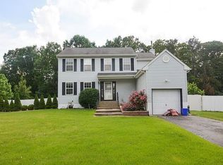 19 Veronica Ct, Old Bridge, NJ 08857