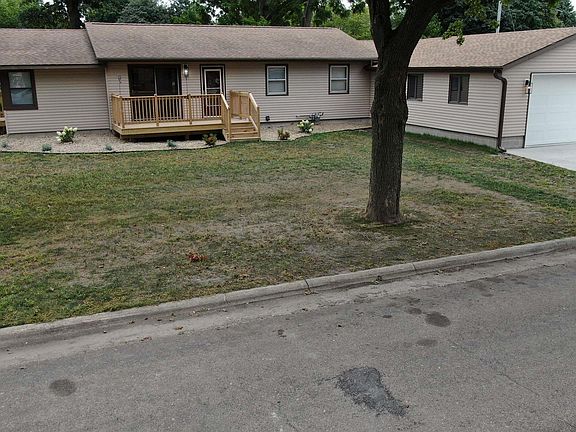 2nd image of 806 2nd Ave NE
