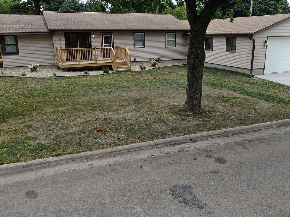 1st image of 806 2nd Ave NE