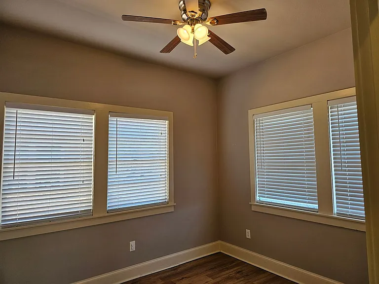 114 N Cypress St — Photo 15