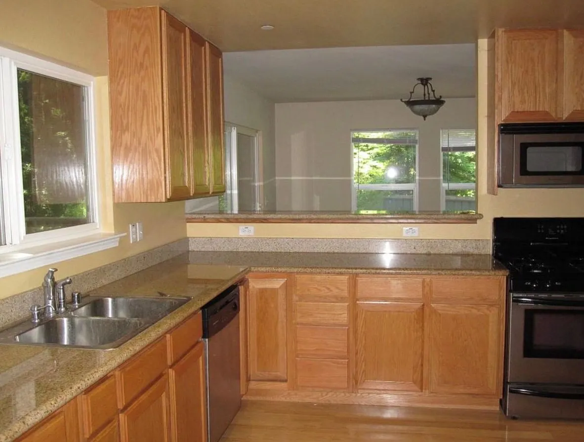 1 bed, 950 sqft, $2,395 — Photo 3