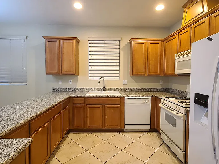 7449 W Mistral Ave — Photo 11