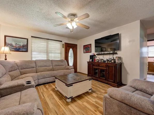 805 Del Haven Dr, Del City, OK 73115