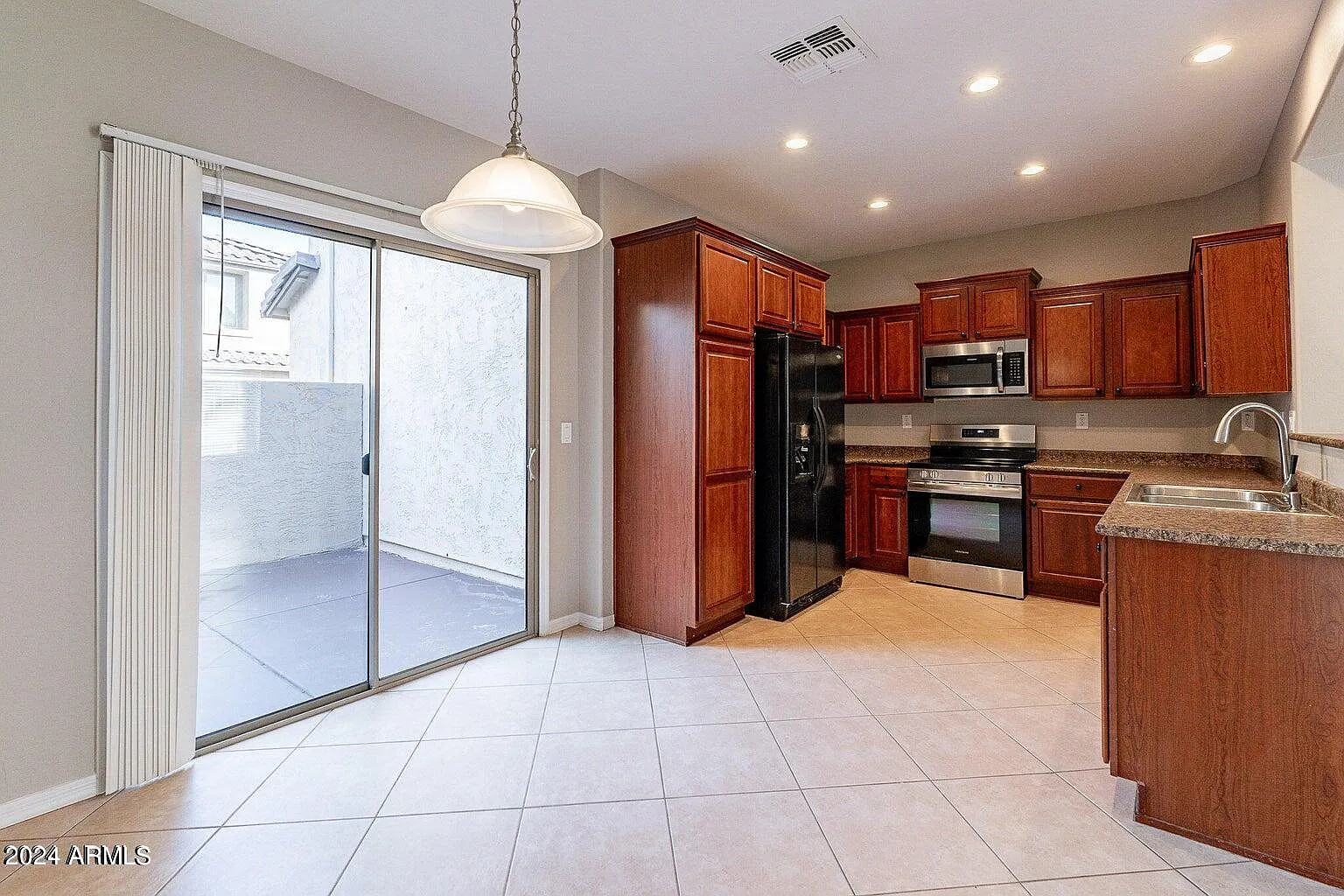 3 bed, 2.5 bath, 1469 sqft, $2,000 — Photo 4