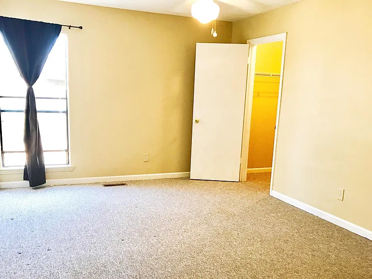 1041 Stonegate Dr #B — Photo 13