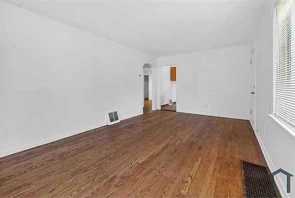 400 S Harvey Ave — Photo 5