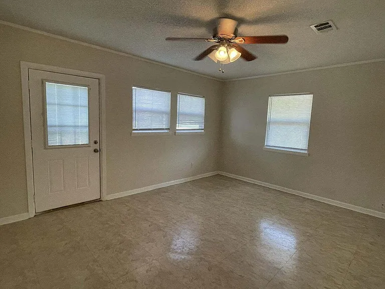 170 Sidney Ave — Photo 6