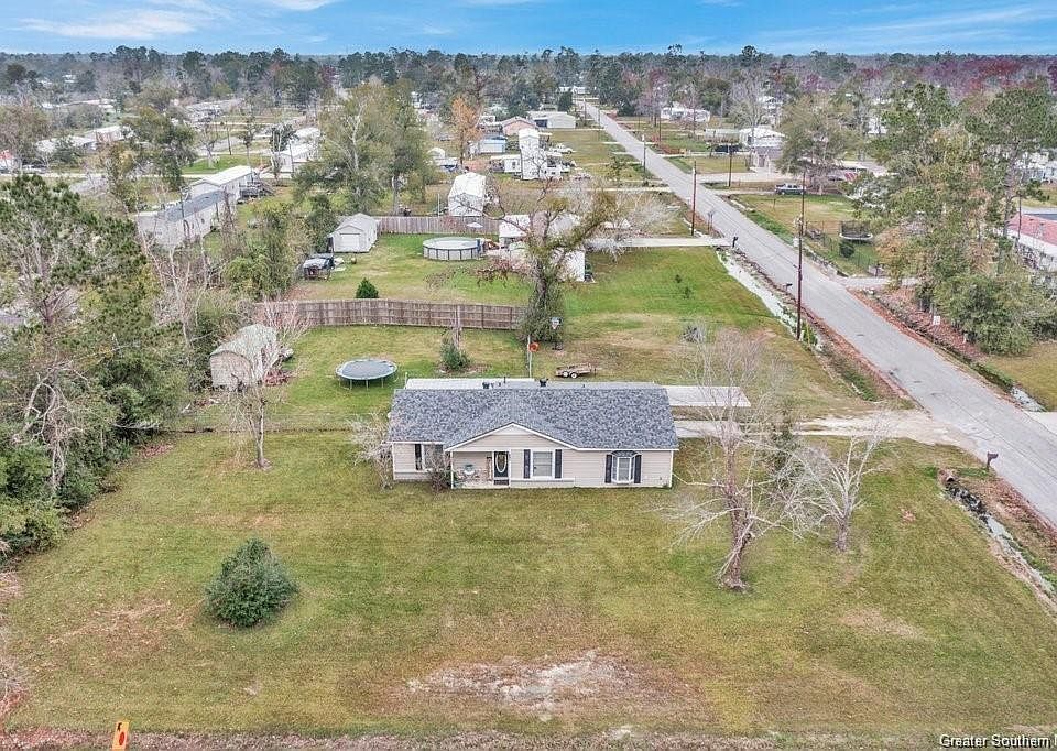 1st image of 892 Pinecone Dr