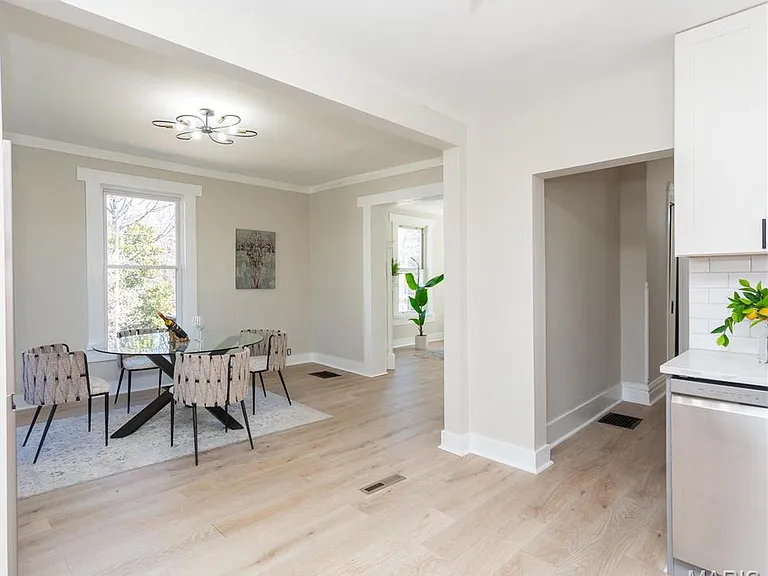 3303 Oxford Ave — Photo 11