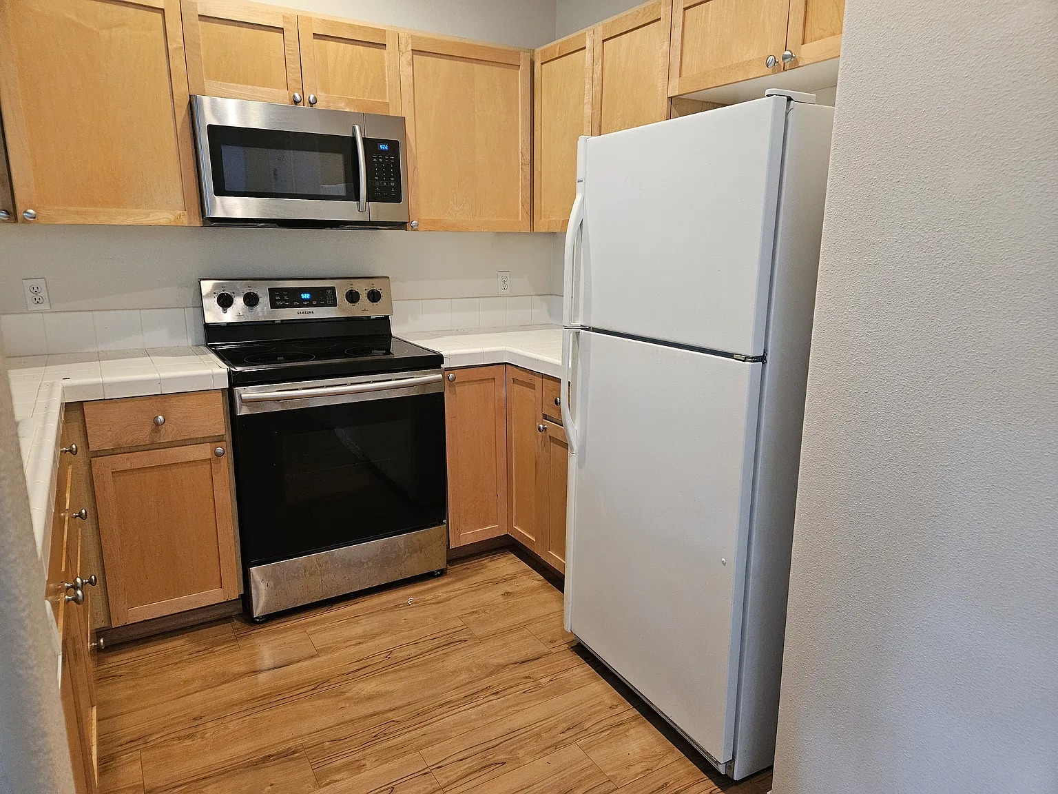 3 bed, 2.5 bath, 1456 sqft, $2,425 — Photo 2