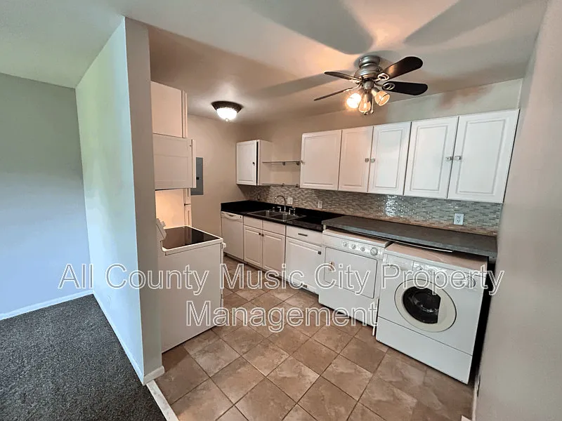 1 bed, 1.0 bath, 552 sqft, $1,200 — Photo 4