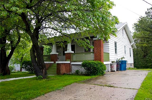 2nd image of 3305 Belle St