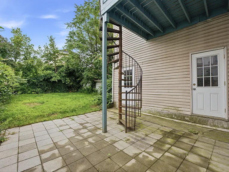 71 E 22nd St #1 — Photo 14