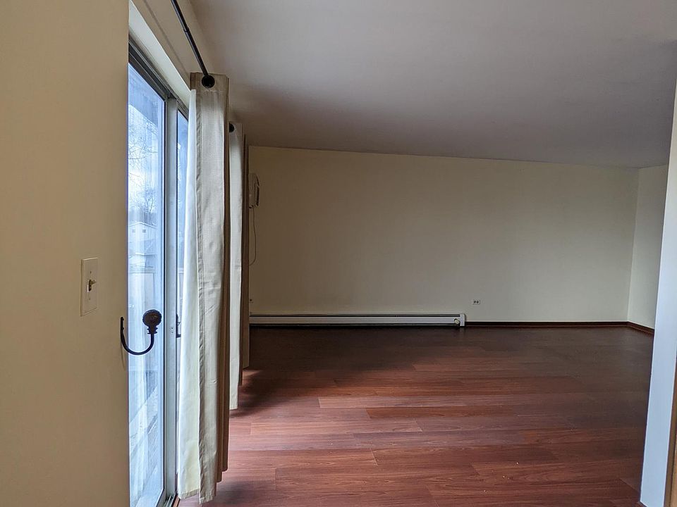 Patio door opens to balcony