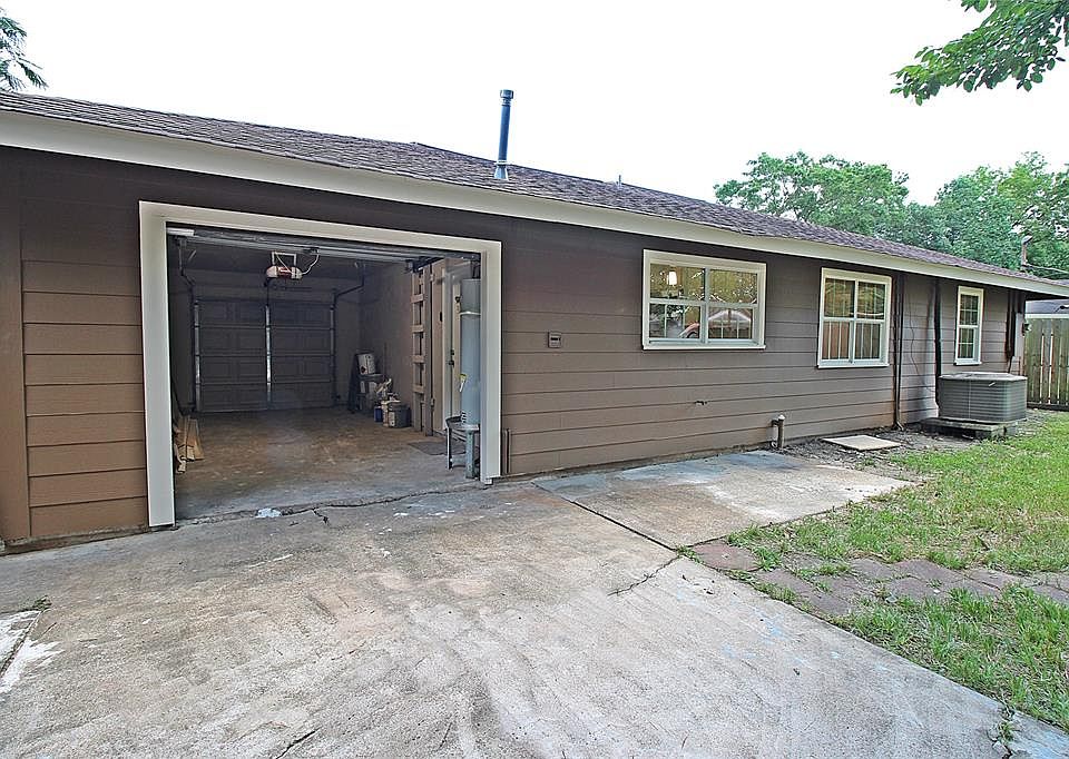 1st image of 721 Heron Ln