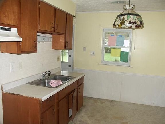3rd image of 4425 Saint Margaret Ln