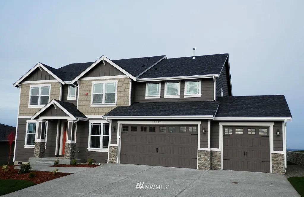 10905 177th Avenue Ct E photo 1