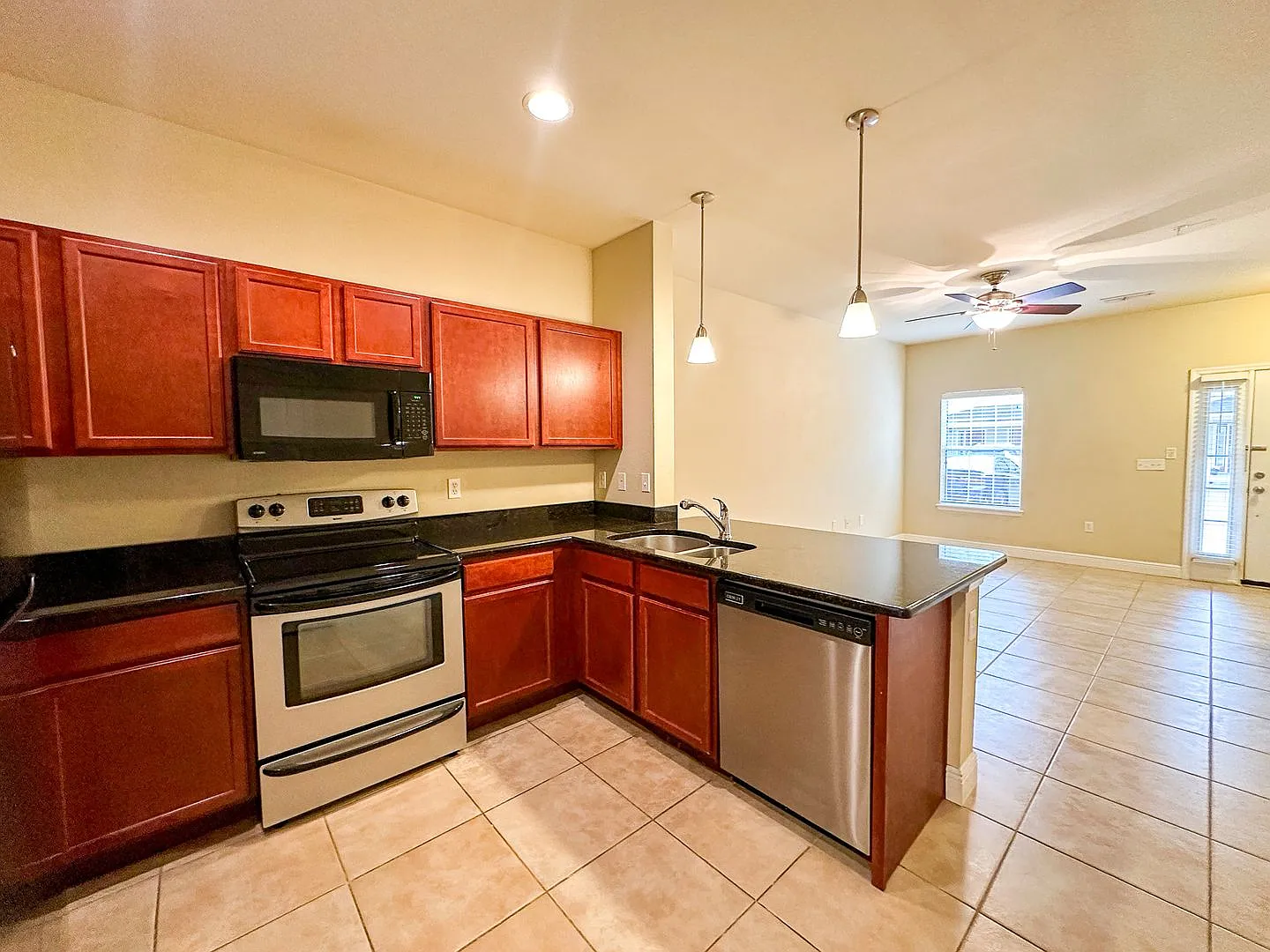 2946 SW 35th Pl — Photo 1