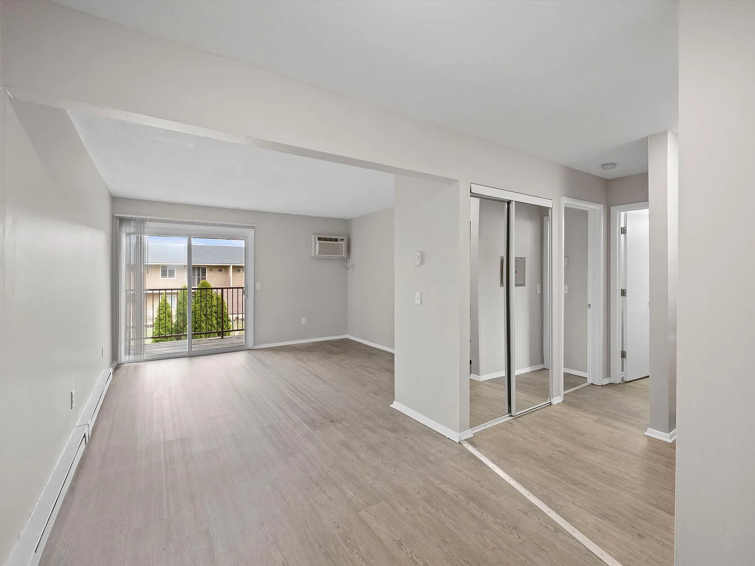 Toledo Circle Apartments — Photo 4