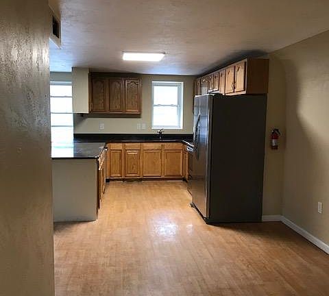 Kitchen/Entry