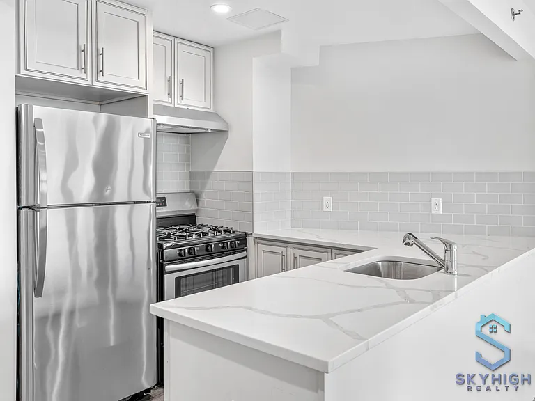 46-02 70th St #8G — Photo 3